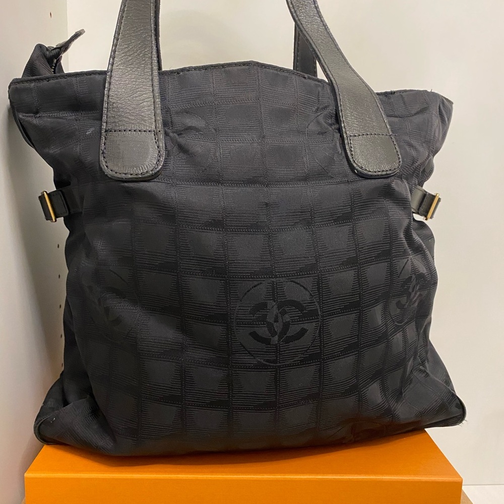 CHANEL Travel Line Black Tote - Picture 5 of 7